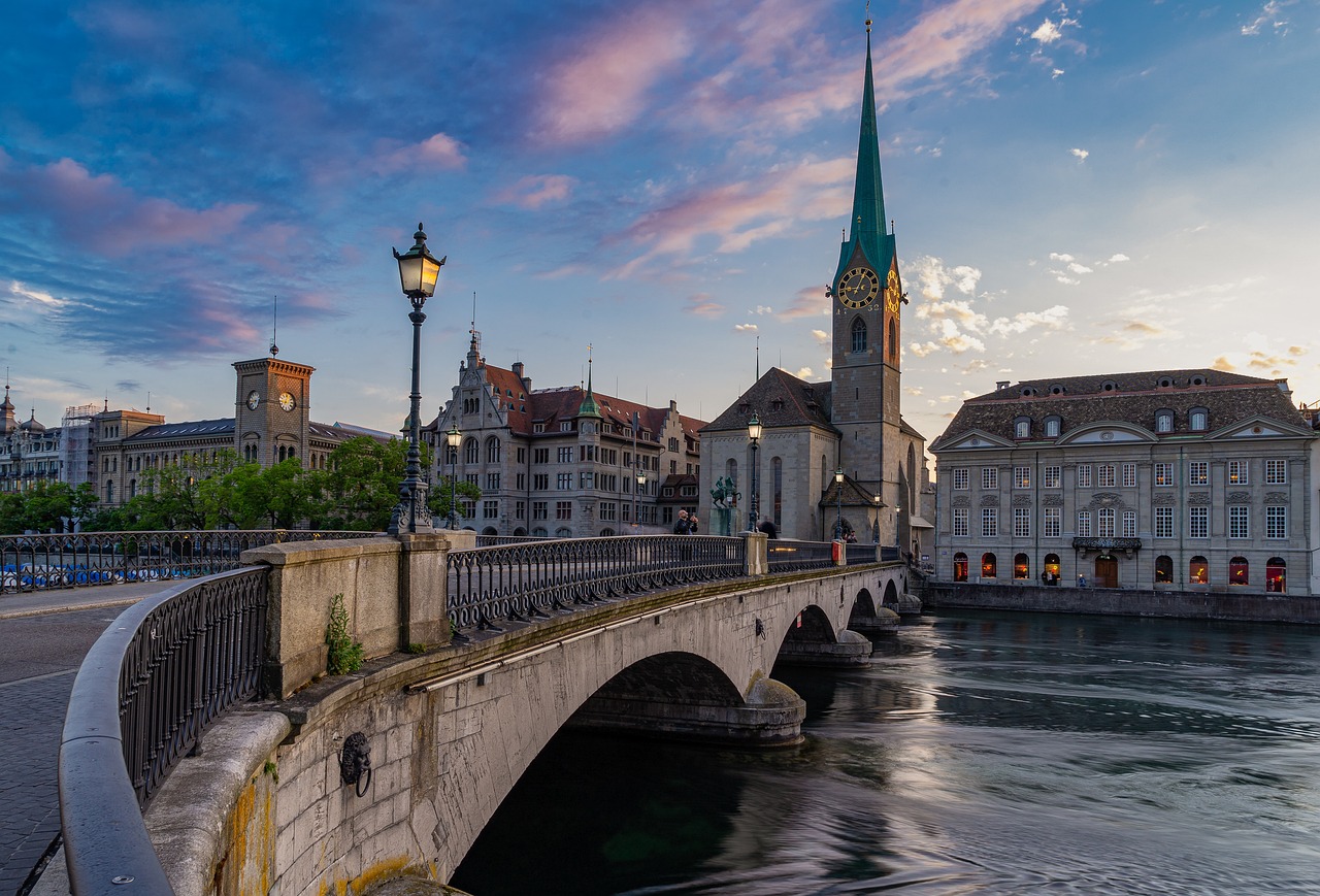Zürich: Vom Dorf zur Weltstadt – Ein Führung zur Stadtentwicklung 24S-208